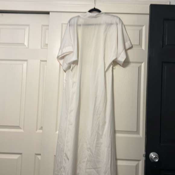 Vintage Robe - Picture 2 of 5